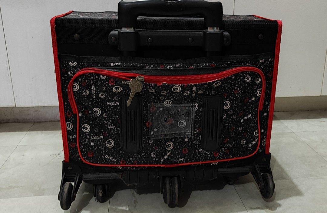 School Bag (Category: Luxury Bags & Wallets) located in Valenzuela. Submitted by justhanze (Listing ID 1289111472, Image 3). Description: PRICE IS NEGOTIOBLE LOCATION: VALENZUELA CITY MOP: GCASH MOD: LALAMOVE.