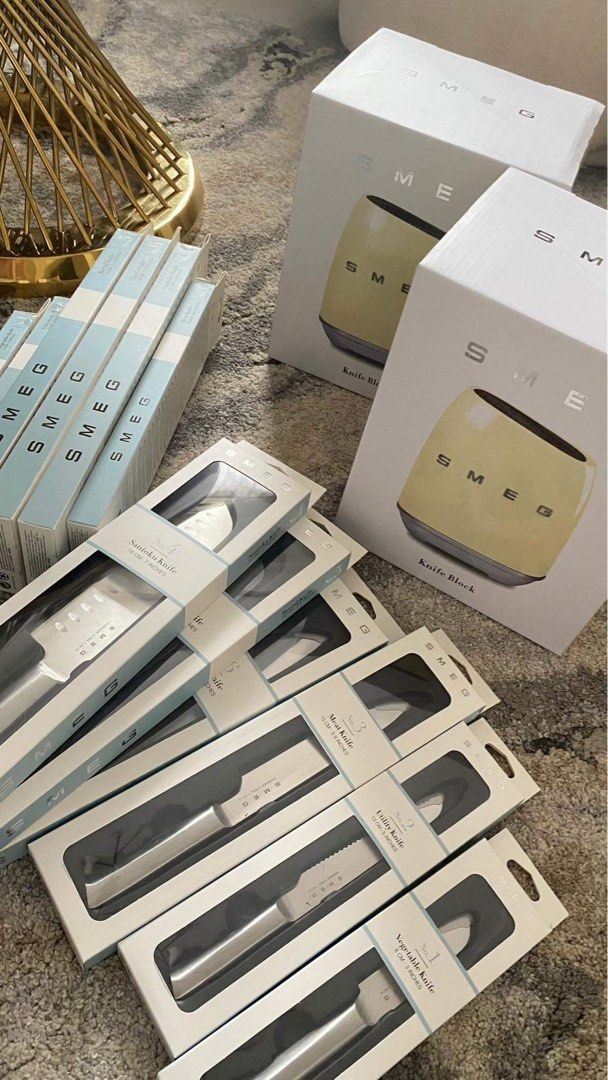 Smeg kitchen knife block (Category: Other Kitchenware & Tableware) located in Manila. Submitted by chicandbaddie (Listing ID 1289090798, Image 1). Description: complete set.