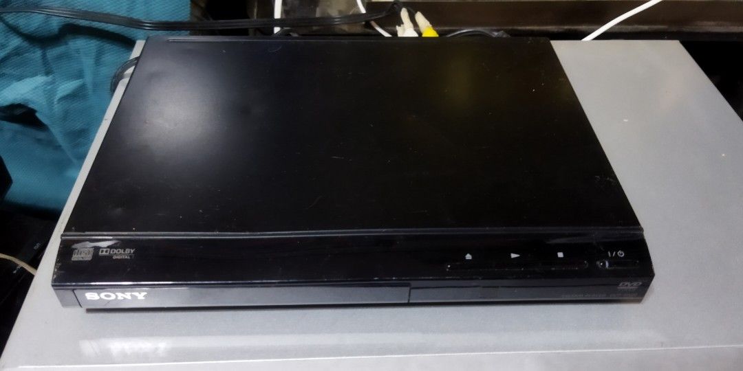 Sony DVP-SR20 CD / DVD player (Category: Blu-Ray & Media Players) located in Pasay City. Submitted by marineljapansurplus (Listing ID 1288988201, Image 2). Description: Ptpa Pls read BASAHIN mo. Sony DVD player Model: DVP-SR20 DVD/CD 💿: Working 👍 RCA connection pwede mo Gawin CD player konek mo lang sa ampli mo Power🔌: 100v 5W Price: ₱650 Location: Cabrera, Pasay City.