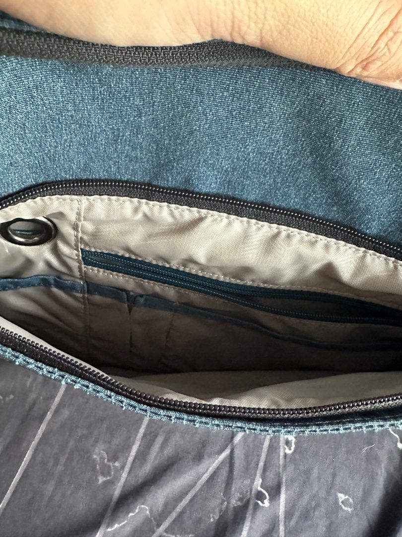 STM Laptop Bag (15 inch) (Category: Laptop Bags & Sleeves) located in Paranaque City. Submitted by rvp16 (Listing ID 1289031420, Image 3). Description: RFS: not using it anymore.