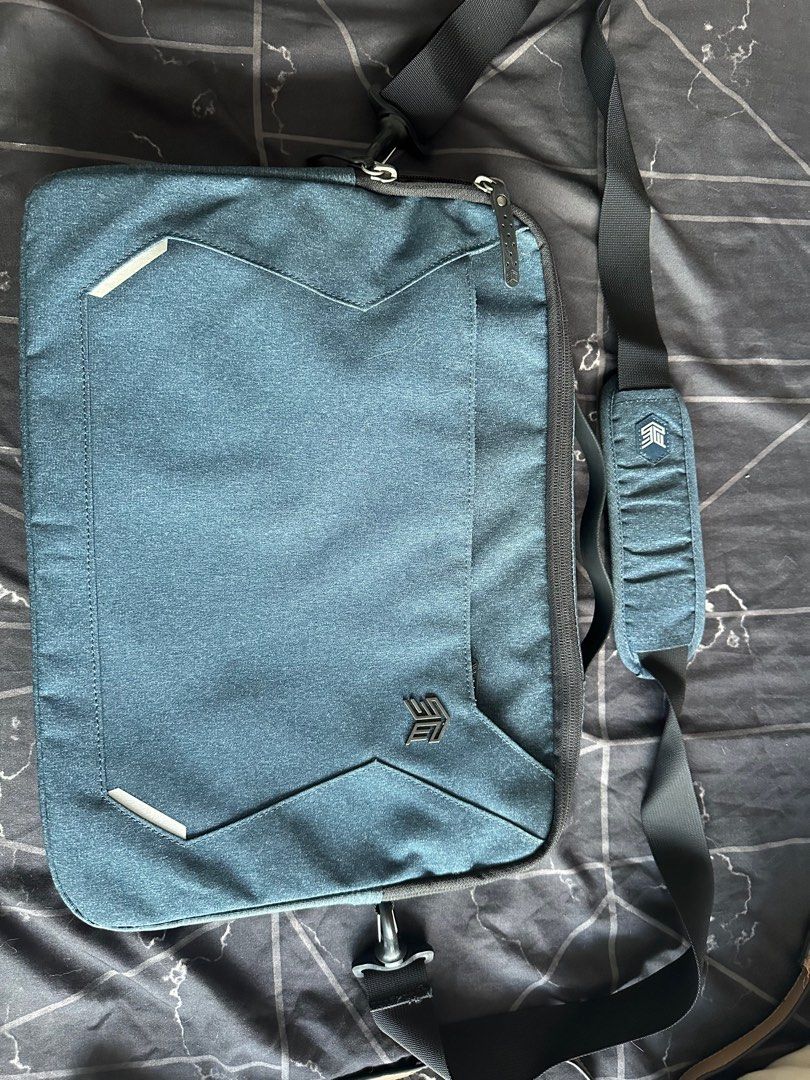 STM Laptop Bag (15 inch) (Category: Laptop Bags & Sleeves) located in Paranaque City. Submitted by rvp16 (Listing ID 1289031420, Image 1). Description: RFS: not using it anymore.