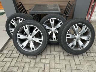 Stock Mags and Tires (Ford Everest 2018 Titanium)