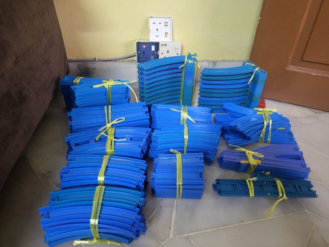 Thomas Train (Category: Toys & Games) located in Klang. Submitted by cvasbest (Listing ID 1289118813, Image 3). Description: Jualan clear rumah Thomas train lumpsum macam dlam gambar. COD sahaja di Bukit Tinggi Petronas, sebelah Tesco Bole call 0111-3005291.