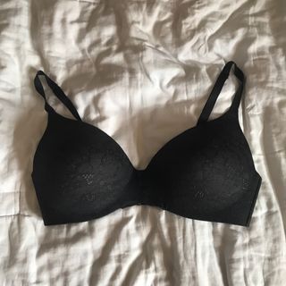 Uniqlo Black Bra Size 30/32 AA, Women's Fashion, Undergarments & Loungewear  on Carousell