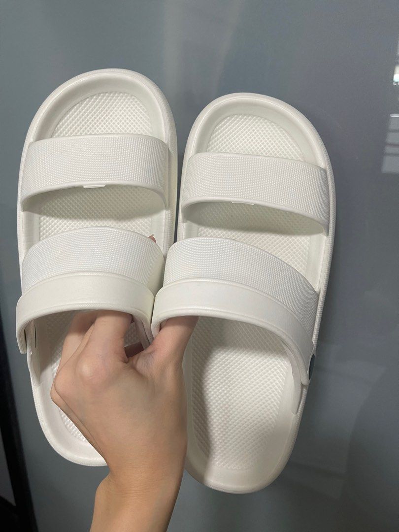 All hotsell white slippers