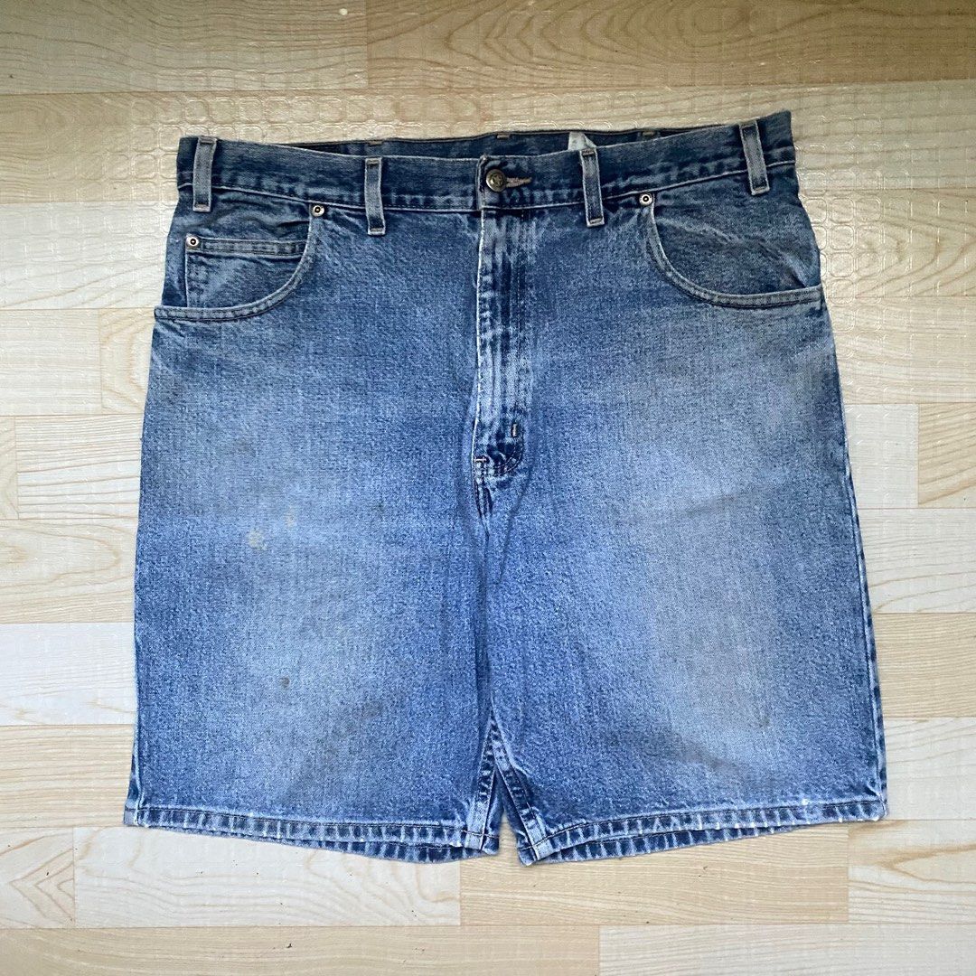 80’s Faded Glory Jorts (Category: Jeans) located in San Simon. Submitted by thriftdeal3r (Listing ID 1289332947, Image 1). Description: One of my favorite pieces Width: 34 (36 on tag) Length: 21 Hem: 10.5 Issue pinhole Color rate: 9/10 Good condition Courier: J&T Model height: 6’ 0.