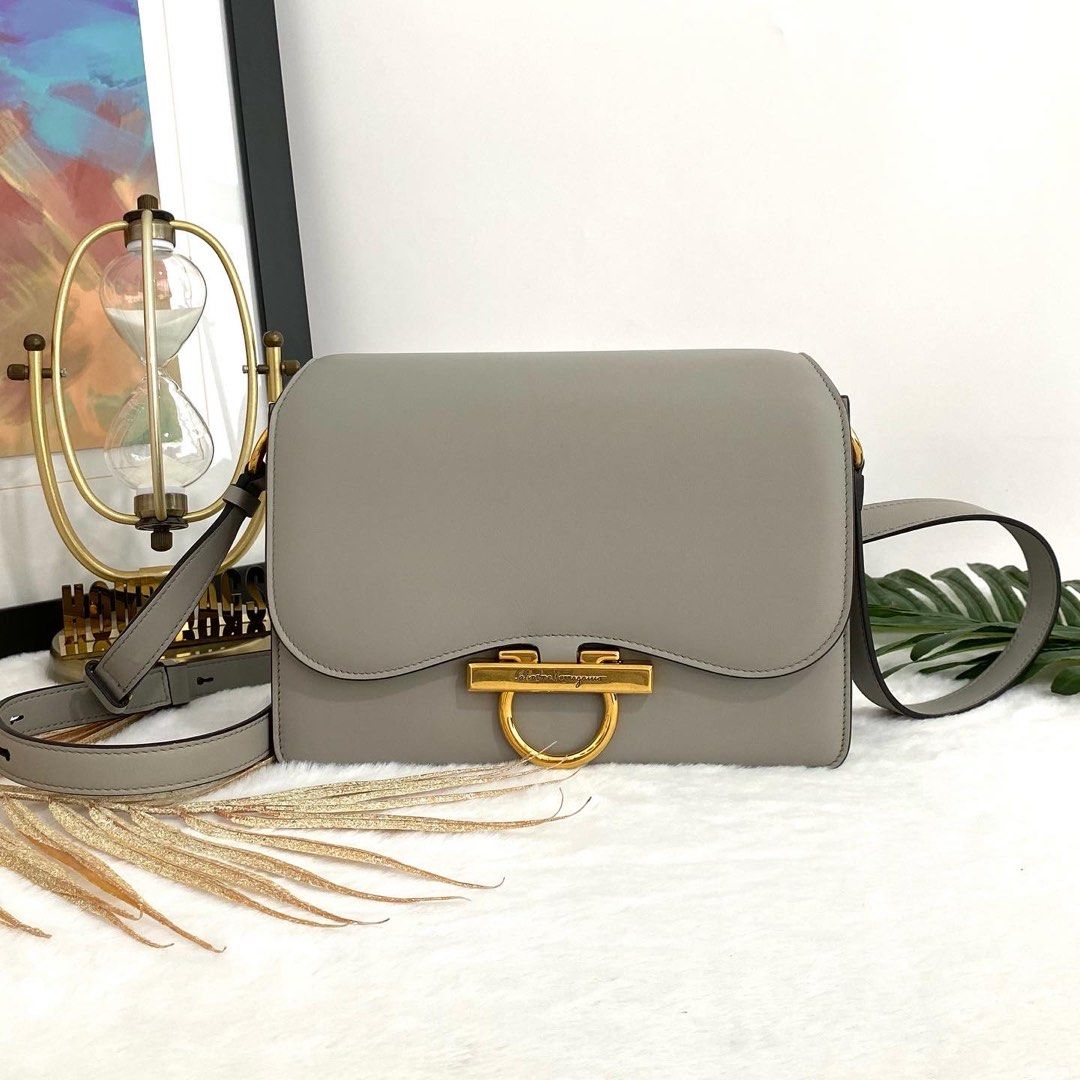 Salvatore ferragamo joanne leather shoulder bag deals