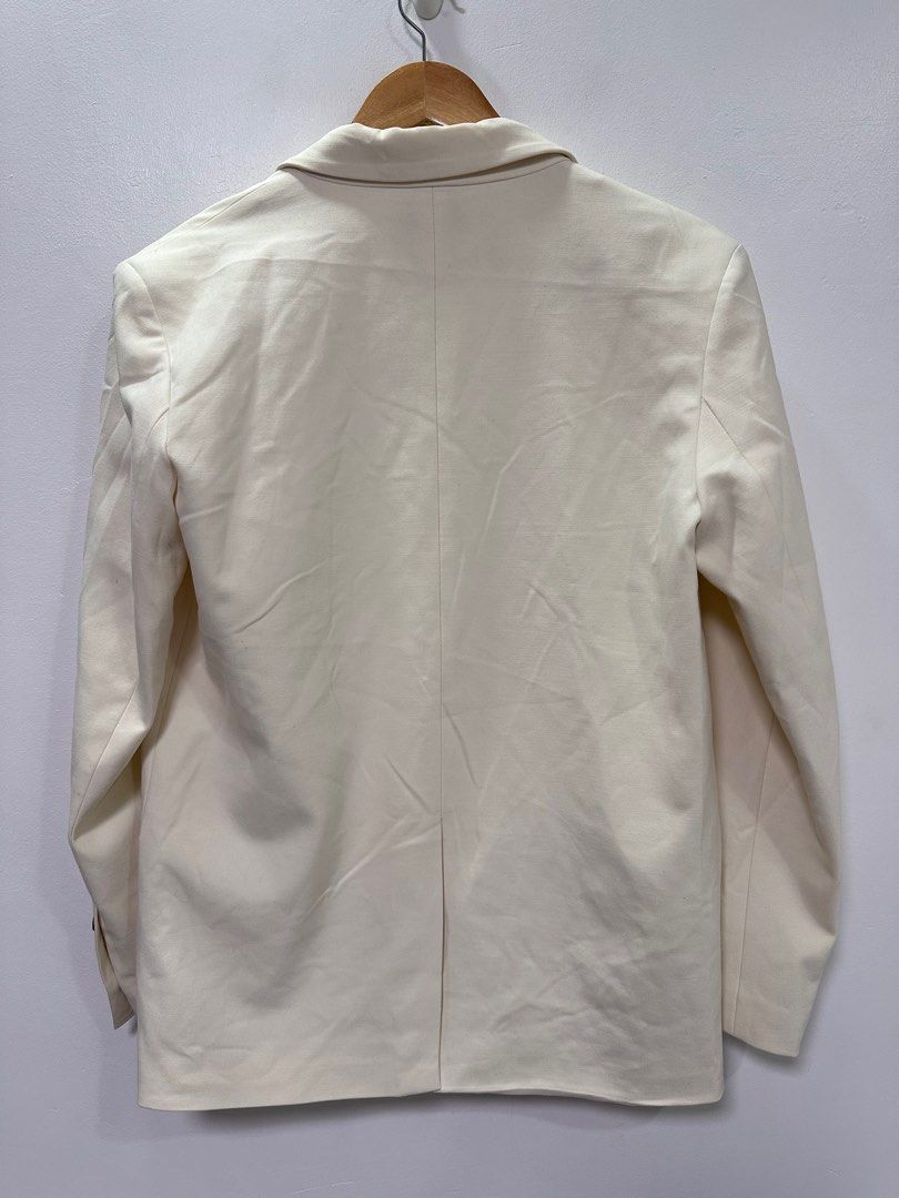 AMI | Embroidered Blazer (Category: Coats, Jackets and Outerwear) located in Lapu Lapu. Submitted by nervecloset (Listing ID 1289328461, Image 2). Description: AMI | Embroidered Blazer Small on tag W = 20 inches L = 27.5 inches Shoulders = 17 inches Sleeve Length = 23.5 inches Excellent condition 3650 + sf.