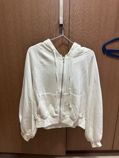 (Category: ) located in . Submitted by a.yucloset (Listing ID 1289388051, Image 1). Description: .
