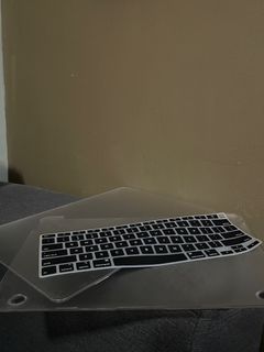 Apple Macbook Air Clear case and keyboard pad