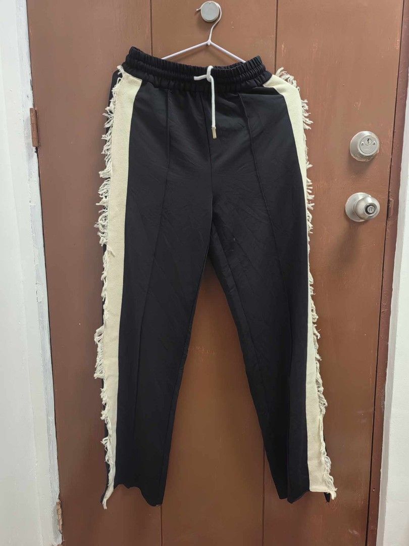 Black Pants (Category: Other Bottoms) located in Paranaque City. Submitted by rhodalietagle (Listing ID 1289080658, Image 2). Description: .