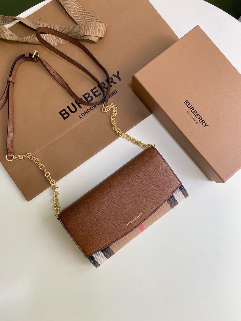 Burberry hot sale wallet chain