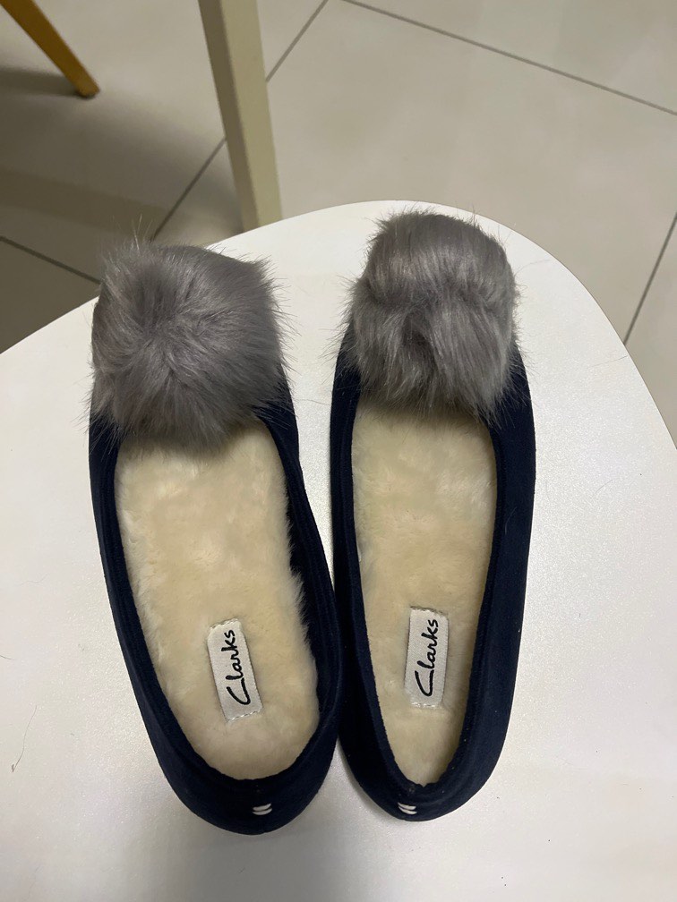 Clarks pom pom slippers discount