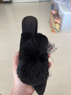 DAILY SCHEDULE NY BLACK POMPOM MULES SIZE 40!