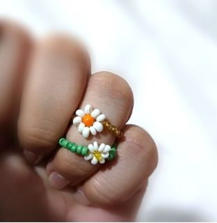 Daisy / sunflower bead ring