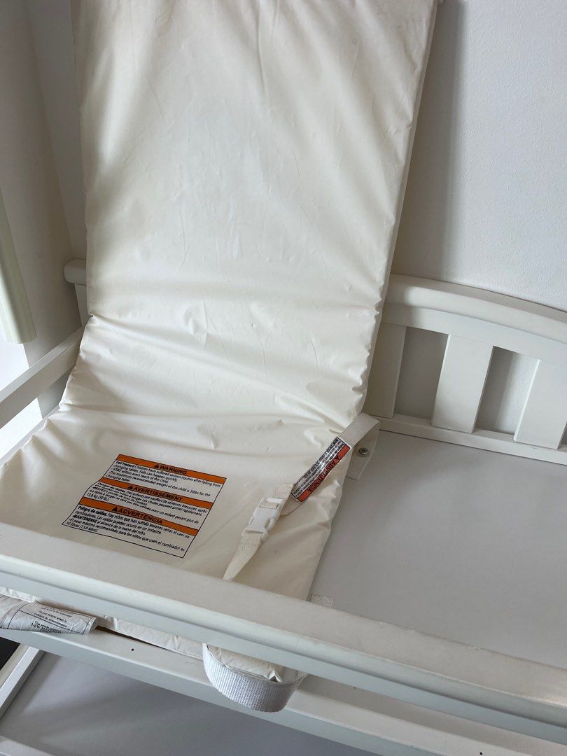 Delta children bell top changing table with sales wheels