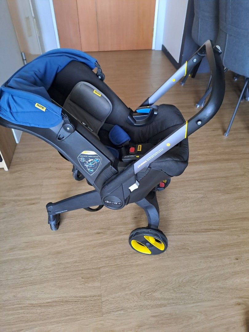 Doona 2 in 1 car seat and stroller Babies Kids Going Out