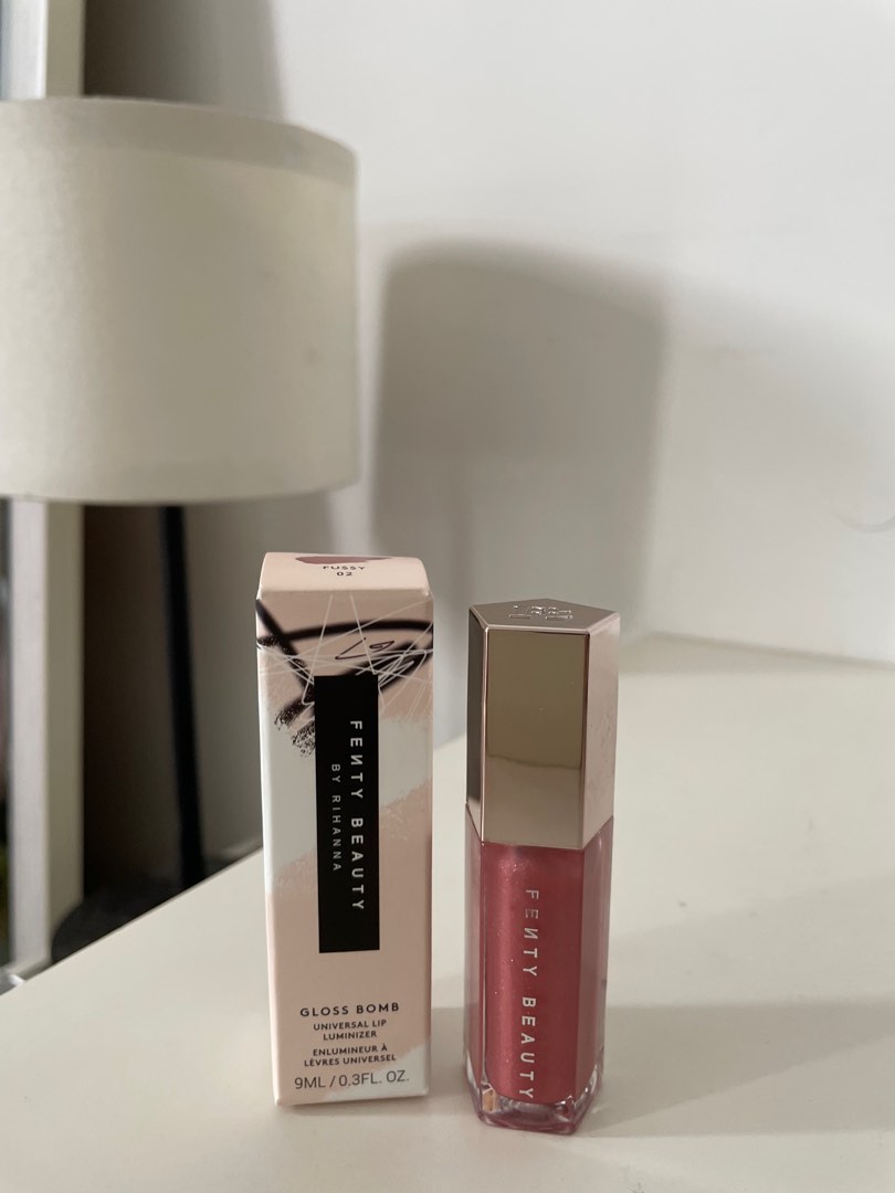 Rihanna fussy clearance gloss