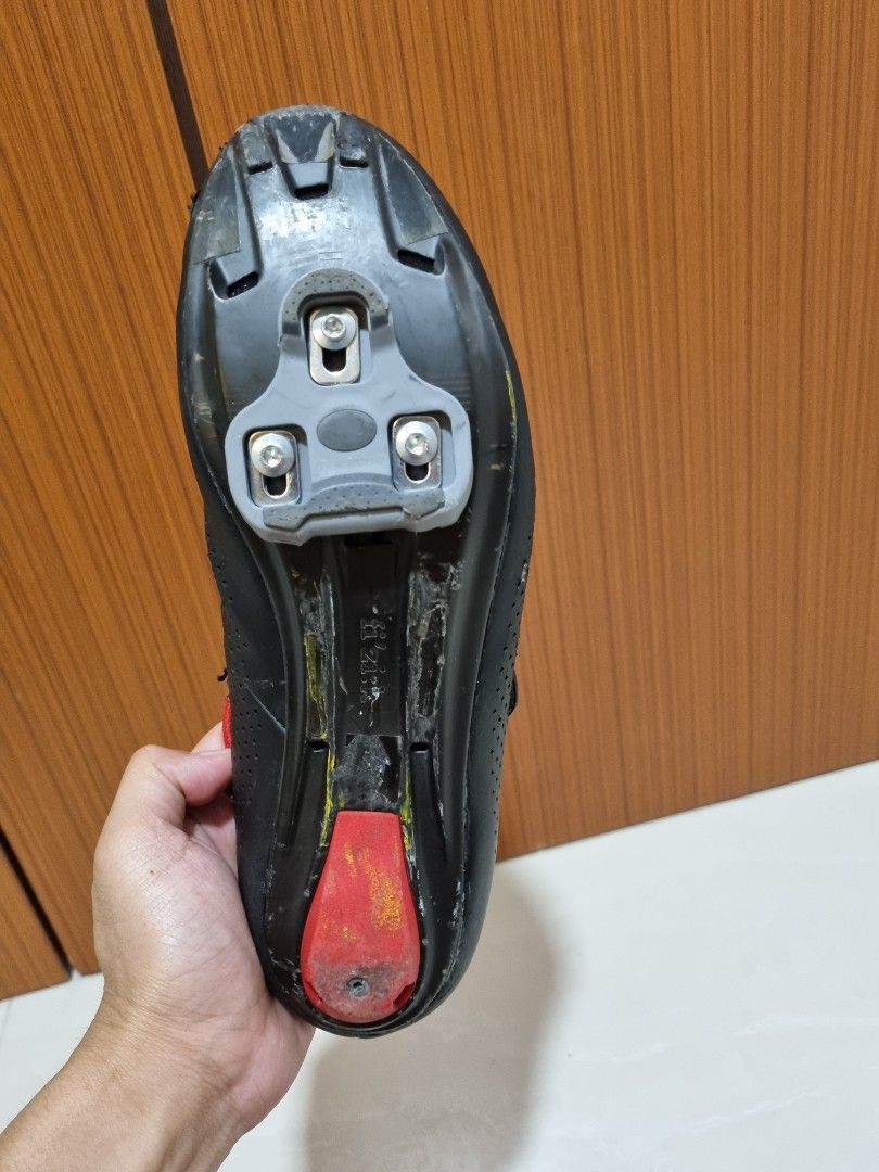 Fizik R1 Shoes Size 43 no cleats Sports Equipment Bicycles