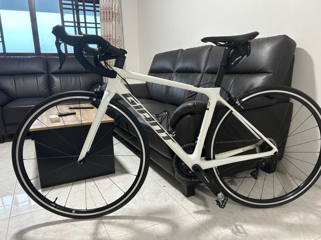 Giant TCR Advance 2 2023 105 Groupset Full Carbon Road Bike