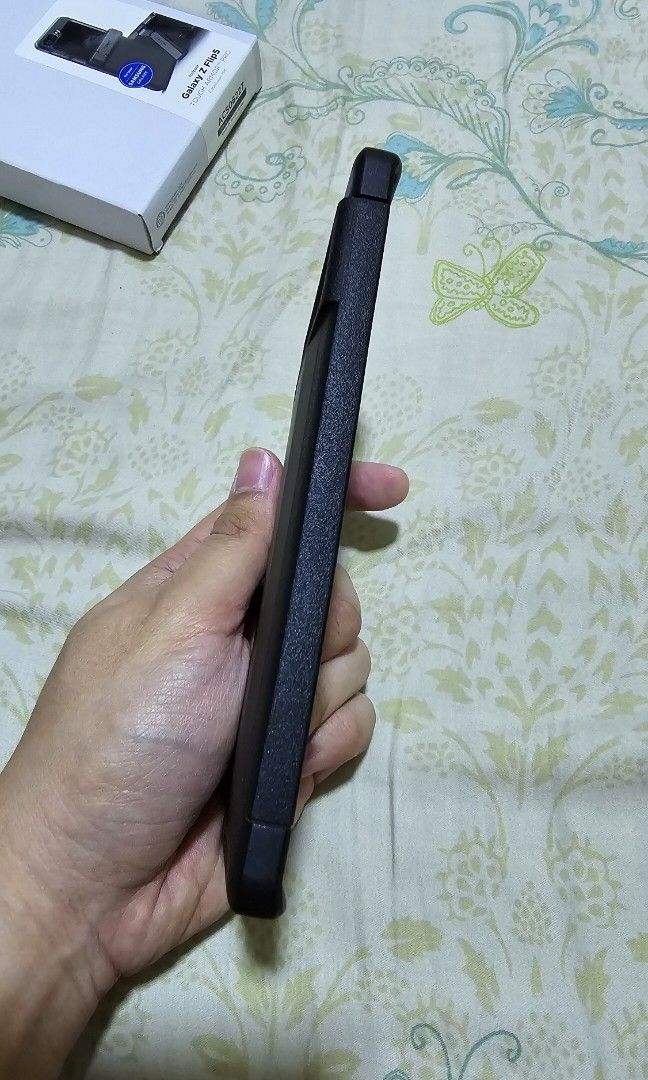 Google Pixel 6 Pro UAG (Category: Cases & Sleeves) located in Quezon City. Submitted by bagaholic84 (Listing ID 1289371804, Image 2). Description: Original UAG for Google Pixel 6 Pro with signs of usage Loc: Pasig RFS: Decluttering.