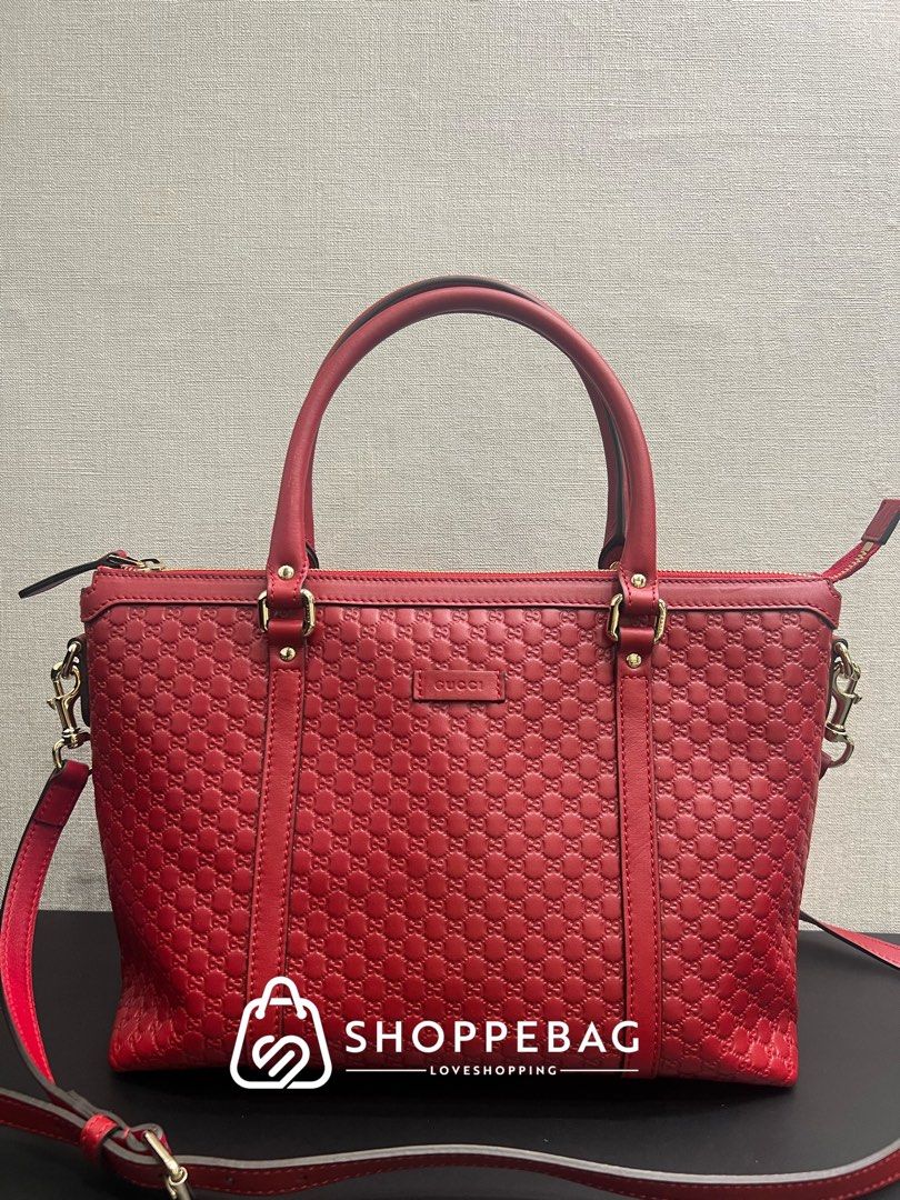 Red handle outlet bag