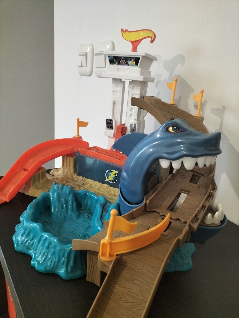 Hot wheels color changing shark, Toys & Collectibles, Mainan di Carousell
