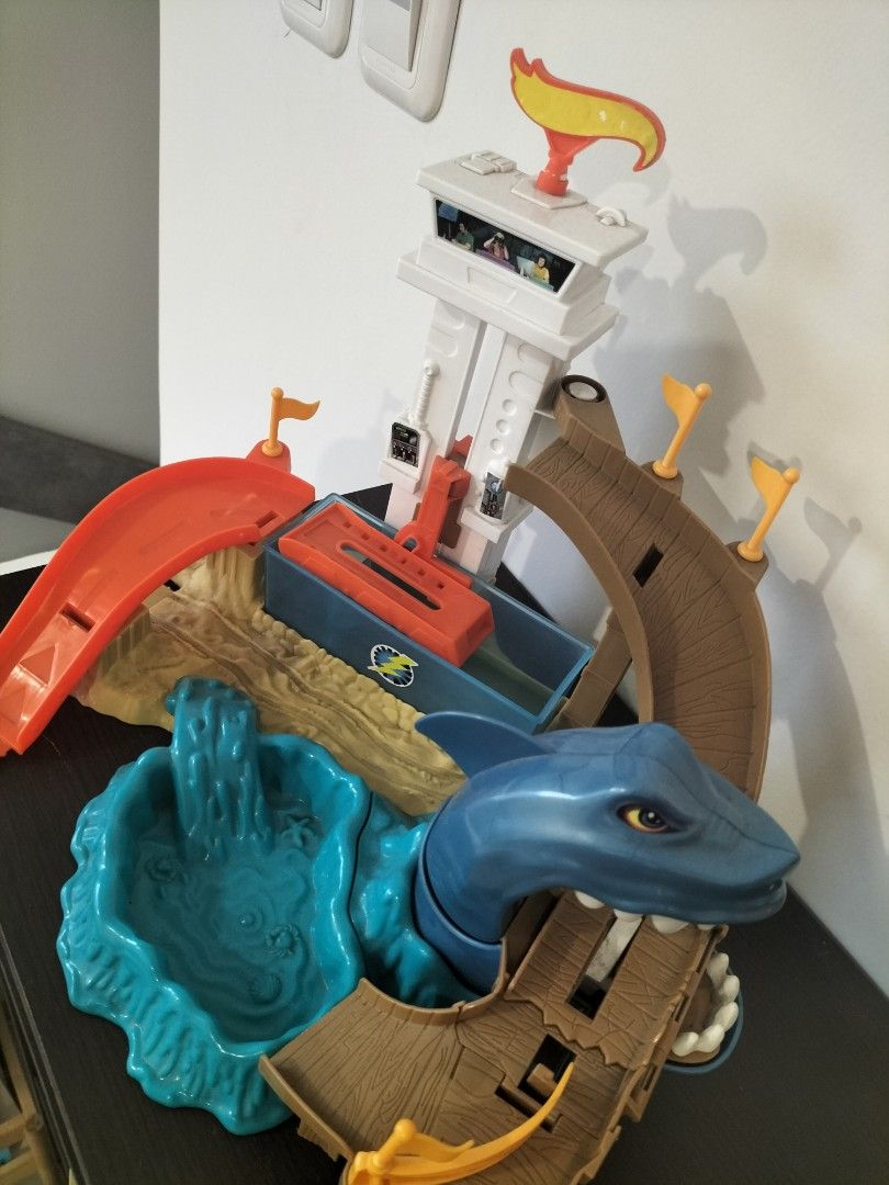 Hot wheels color changing shark, Toys & Collectibles, Mainan di Carousell