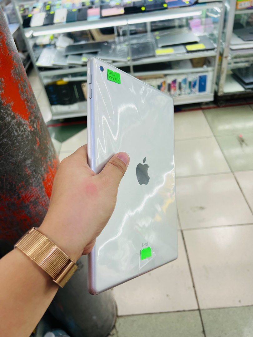 Ipad 6th Gen 32gb Wifi only (Category: iPad) located in San Juan City. Submitted by javedsgadgetshop (Listing ID 1289228258, Image 3). Description: OPEN FOR INSTALLMENT VIA CREDIT CARD/GGIVES & SWAP/TRADE-IN! WE BUY AND SELL ( ANYKINDS OF UNIT BINIBILI PO NAMIN)! PTPA : Padelete po f bawal Read ❗️Onhand ‼️ Ipad 6thgen •32gb •NTC Variant •Good batt health •Wifi Only •95% Smoothness •No hidden issue | No Repaired •100% Authentic | Not Refurbished •