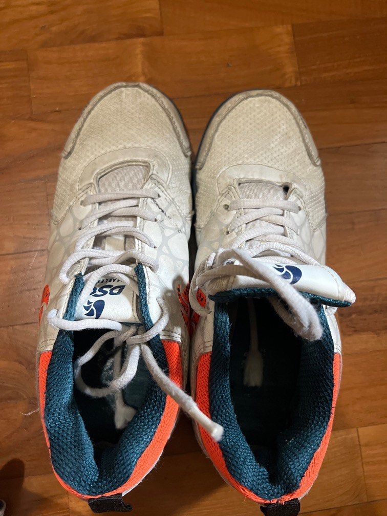 Kids cricket shoes