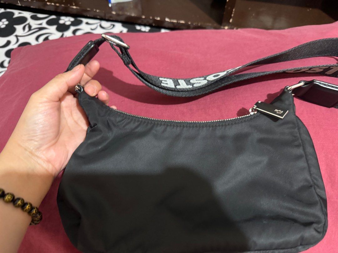 Lacoste nylon sling bag (Category: Luxury Bags & Wallets) located in Quezon City. Submitted by mmauthenticshop (Listing ID 1289322500, Image 2). Description: Lacoste nylon sling bag Used once. Like new No issue or anything Original price is 7k plus 5,000 last price na po! Thank you Thanks!.