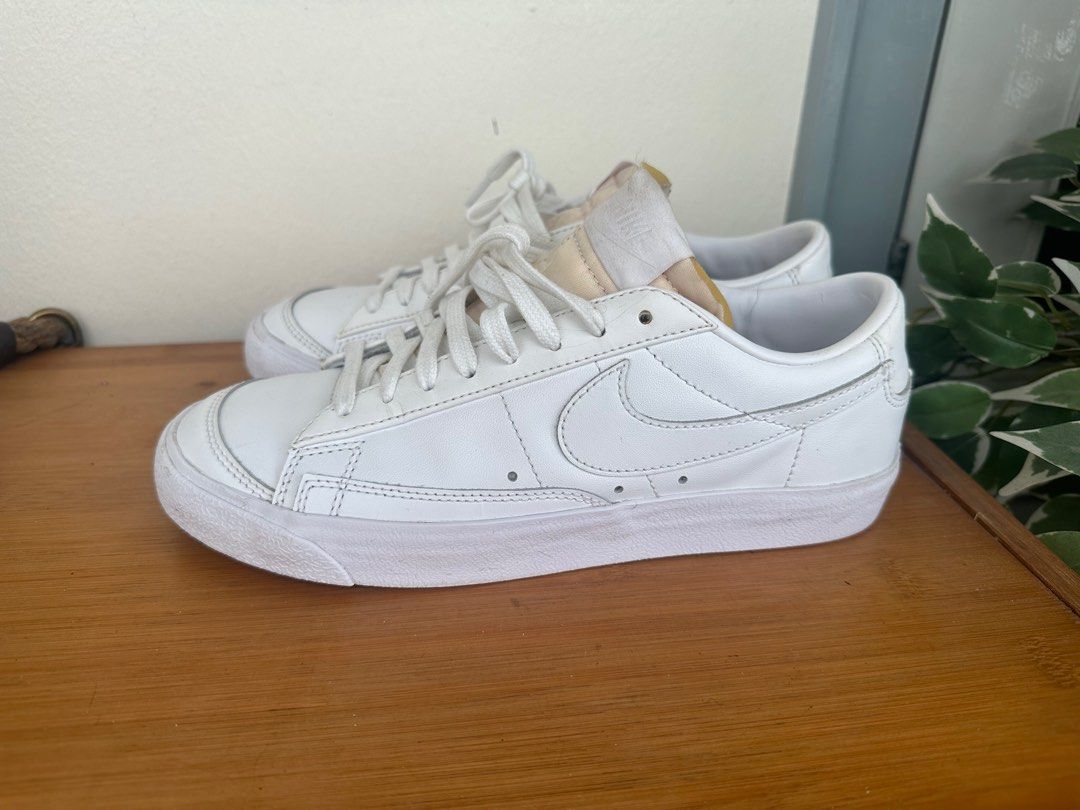 All white nike discount blazer