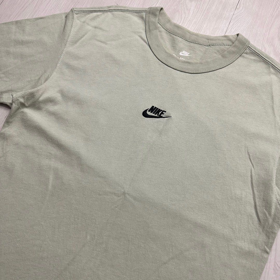 Nike mid swoosh shirt (Category: Tshirts & Polo Shirts ) located in Pasig City. Submitted by trendapparelph (Listing ID 1289245807, Image 2). Description: Dimension: Length: 26.5" Width: 19.5".