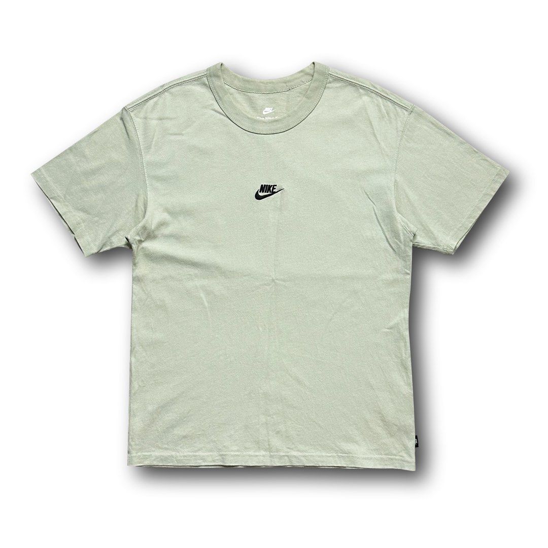 Nike mid swoosh shirt (Category: Tshirts & Polo Shirts ) located in Pasig City. Submitted by trendapparelph (Listing ID 1289245807, Image 1). Description: Dimension: Length: 26.5" Width: 19.5".