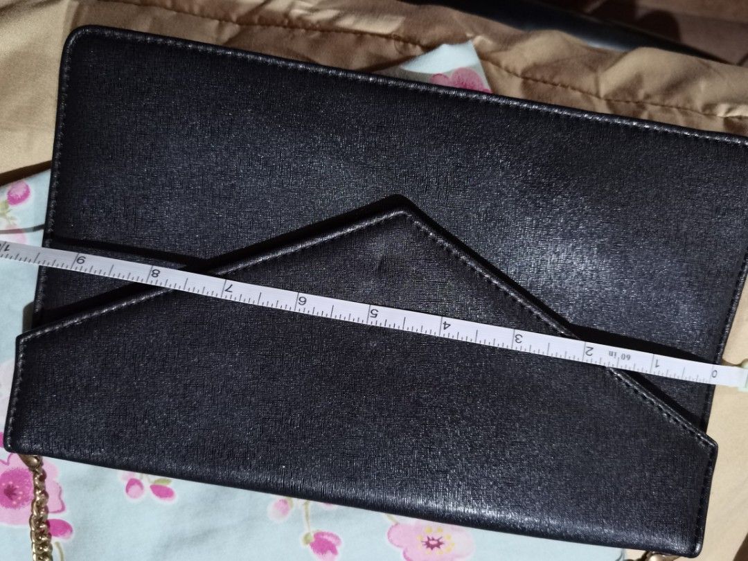 Party clutch with gold sling (Category: Clutches) located in Paranaque City. Submitted by plussizedec (Listing ID 1289332993, Image 2). Description: Bought from SM dept store for 500 pesos. Well used. But still in good condition. RFS: i have a new bigger party bag Shipping via Lalamove or Gogo Xpress.