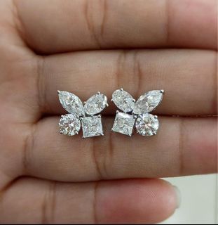 Quad-cut moissanite diamond stud earring ✨✨✨
