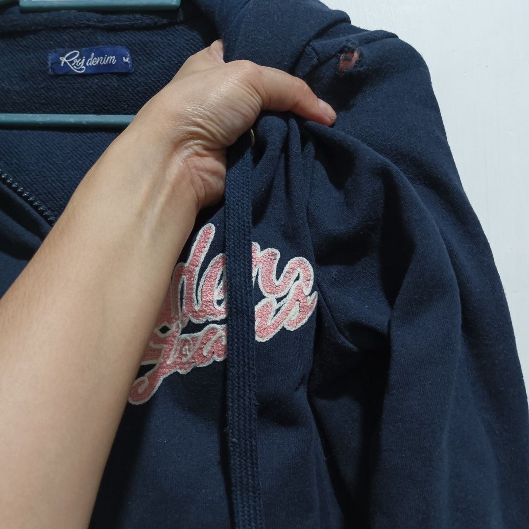 RRJ Jacket (Category: Others Tops) located in Quezon City. Submitted by OhMyGorgeous (Listing ID 1289379801, Image 3). Description: Decluttering See pictures for flaws Size:M-L.