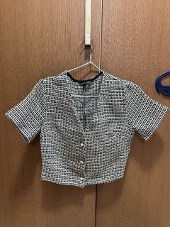 (Category: ) located in . Submitted by a.yucloset (Listing ID 1289385597, Image 1). Description: .