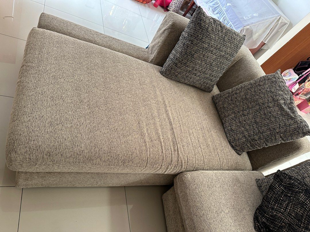 Sofas (Category: Sofas) located in Taiping. Submitted by jackl76 (Listing ID 1289273983, Image 3). Description: This sofa has some minor defect at the 2-seater base where u may have to do small repair. Hence the cost of selling it is relatively cheap to consider your repair cost. Overall the sofa is overall look like new ( fabric has no stain and no smell free) after few years use. I wish you could arrange self pick up (location: Taiping, PERAK) 