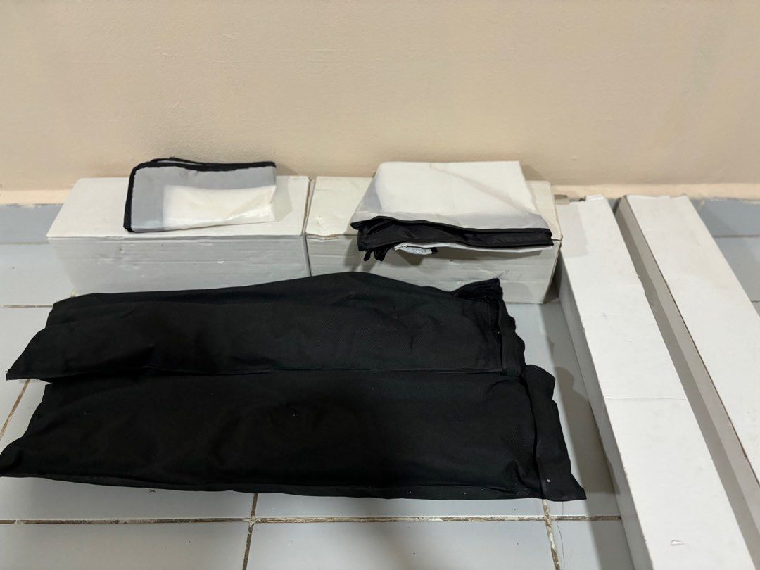 Studio Light (Category: Lighting & Studio Equipment) located in Singapore. Submitted by mystuffsssssss (Listing ID 1289332255, Image 1). Description: Portable studio lights with carry bag 2 sets Still working well Have been keeping in the store room. Selling cheap to let go. .