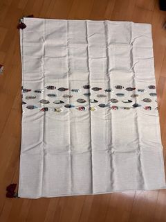 Stylish bird feather pattern table cloth