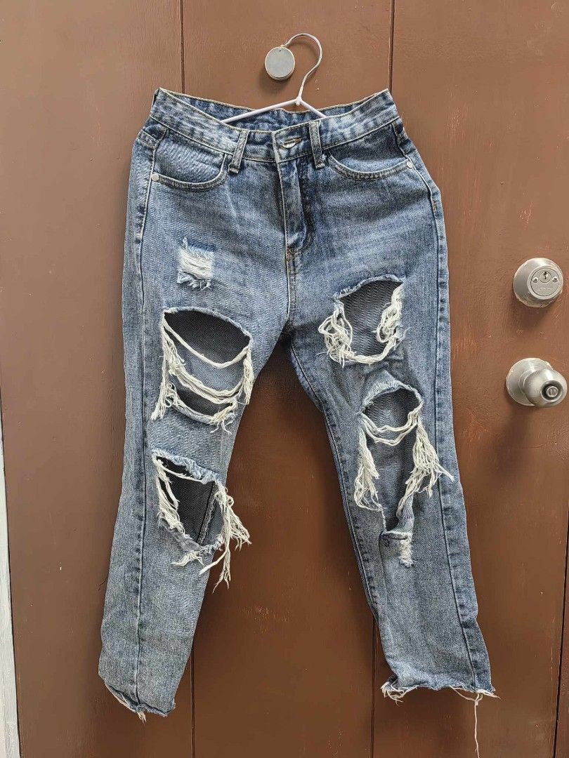 Tattered Jeans (Category: Jeans) located in Paranaque City. Submitted by rhodalietagle (Listing ID 1289080443, Image 2). Description: .