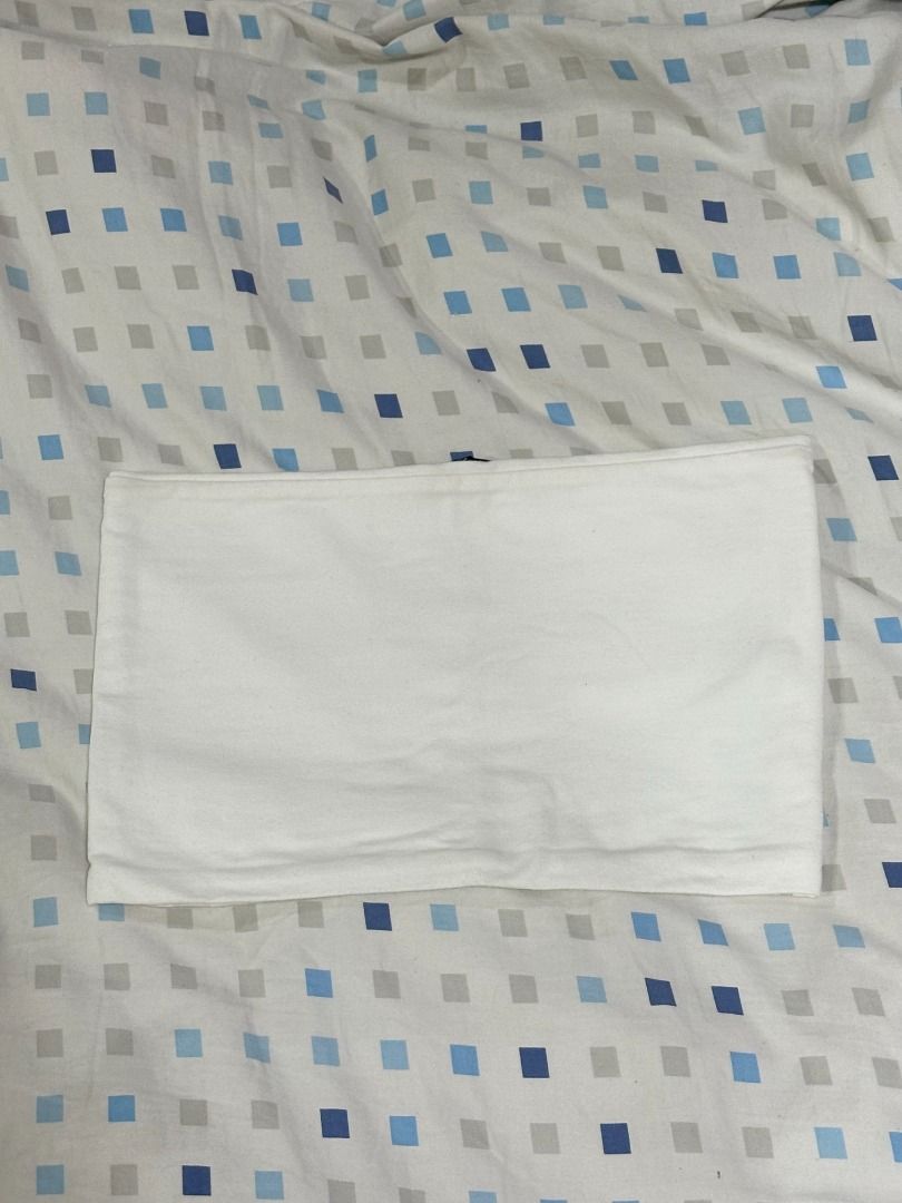 Topshop White Tube Top (Category: Sleeveless) located in Quezon City. Submitted by a.yucloset (Listing ID 1289386283, Image 1). Description: No issues Only worn a few times.
