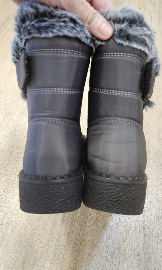 Fuzzy on sale snow boots