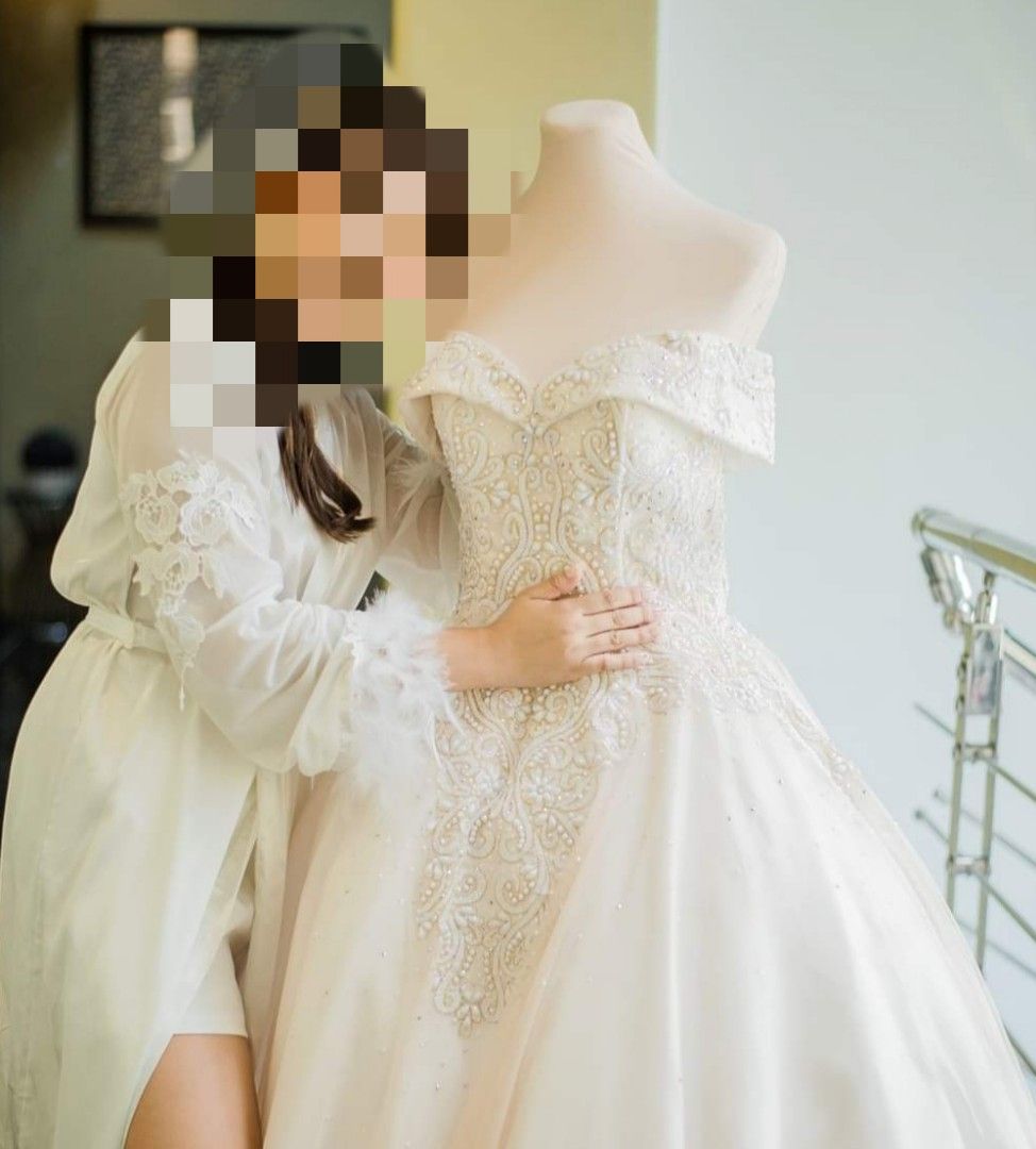 Wedding Gown S-M (Category: Evening dresses & gowns) located in Quezon City. Submitted by trishopstuff (Listing ID 1289329056, Image 2). Description: Used only once, dry cleaned already. Small to medium size Perfect for heights 4'8"-5'0 ft Long train off shoulder wedding gown Freebies: 3-layer petticoat and veil I also have other wedding stuff up for sale, just ask. Location: Bulacan, QC, Manila Buy at your own risk. No return, no refund. Payment