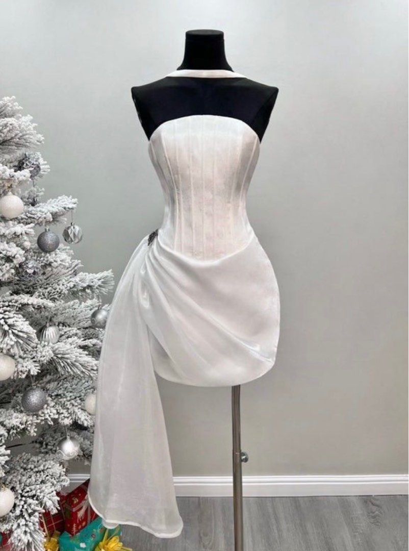 White sexy glam dress (Category: Dresses) located in Caloocan City. Submitted by jbl124 (Listing ID 1289320790, Image 2). Description: Medium (26-27 inch waistline) White .