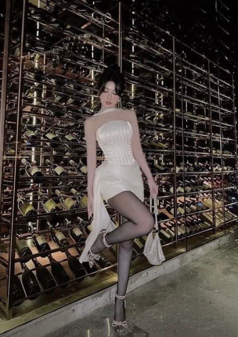 White sexy glam dress (Category: Dresses) located in Caloocan City. Submitted by jbl124 (Listing ID 1289320790, Image 3). Description: Medium (26-27 inch waistline) White .