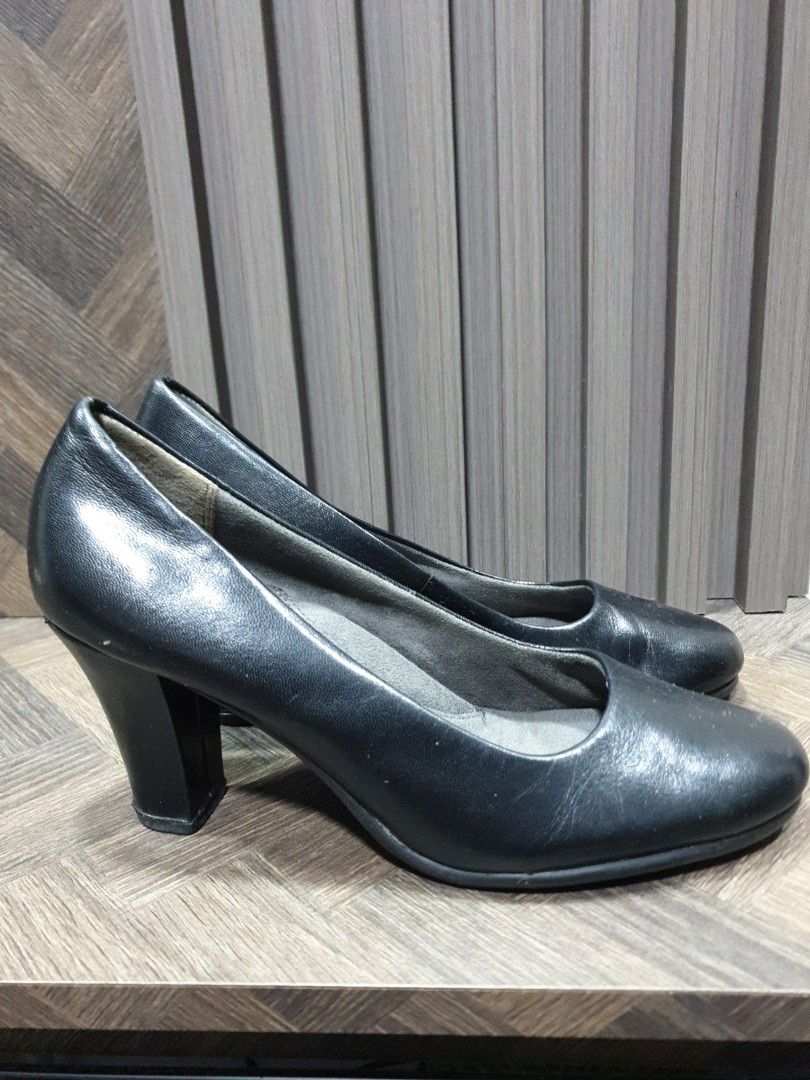 Aerosoles black heels sale