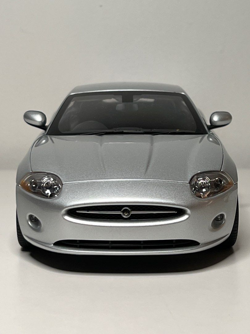 1:18 AutoArt 2006 Jaguar XK Coupe Black & Midnite Blue