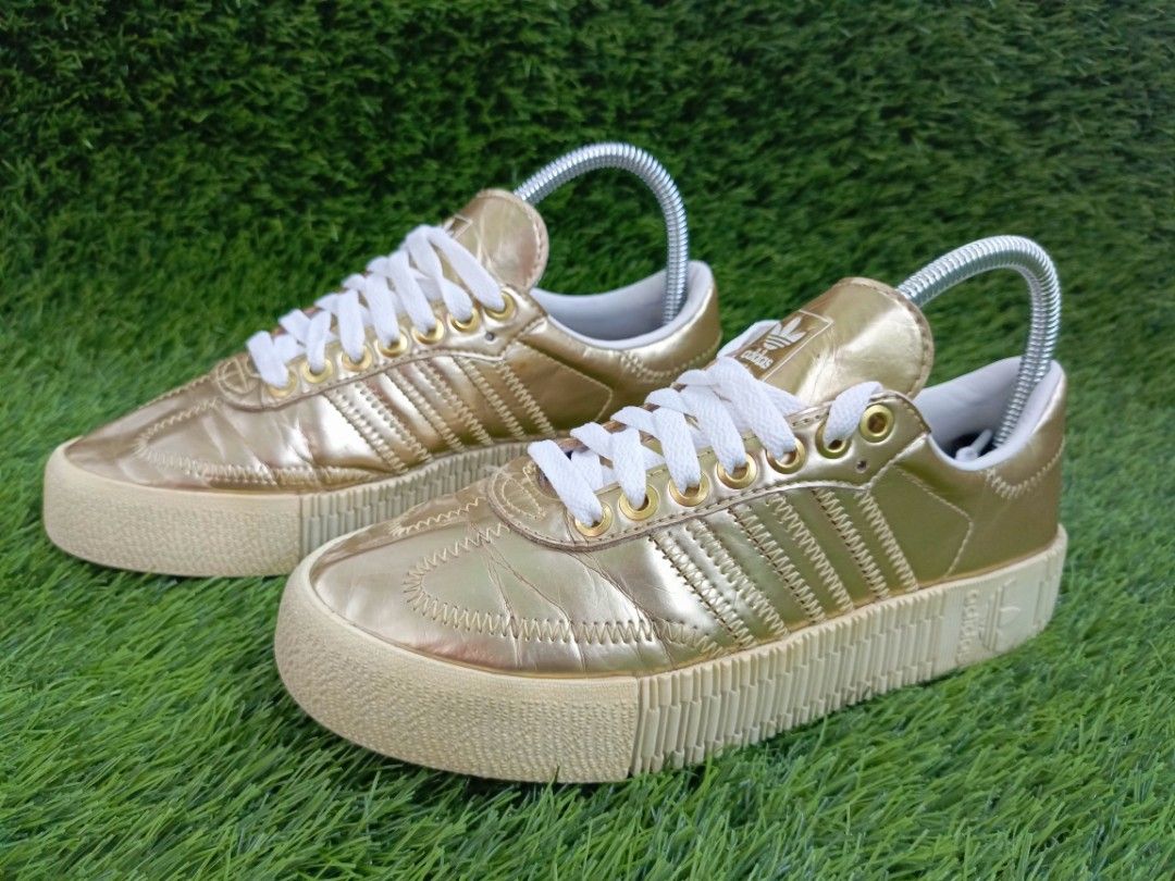 Adidas sambarose gold Fesyen Wanita Sepatu di Carousell